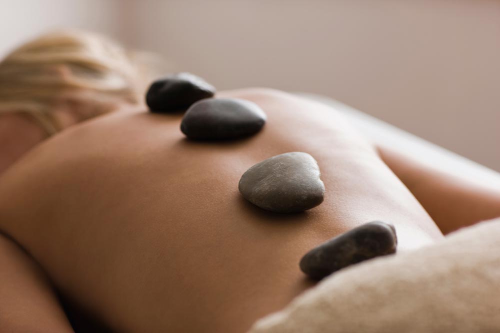 Hot stone massage hos ett spa