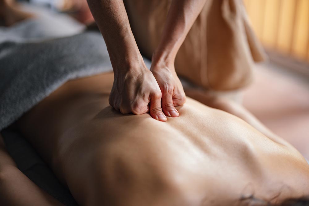 Djupgående massage hos en klinik