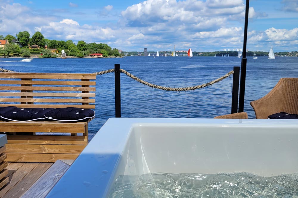 Utsikten från jacuzzin i Nacka strand